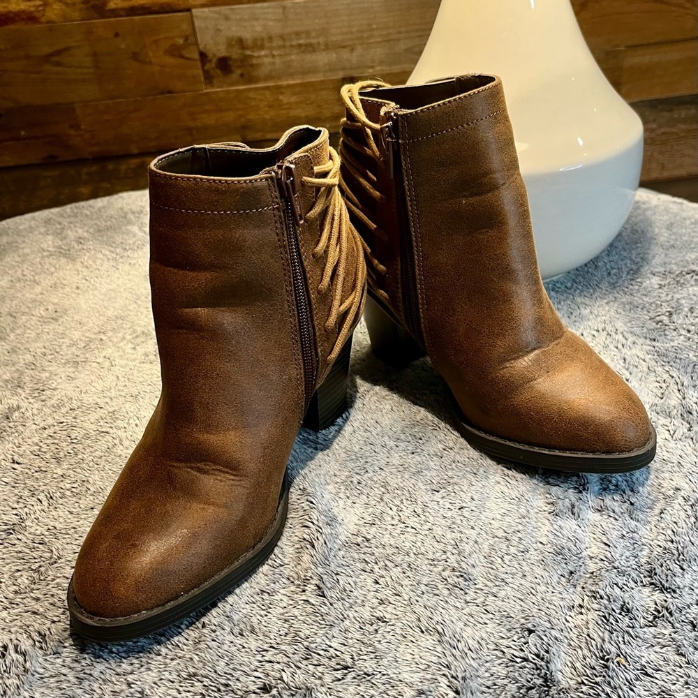 Candie’s Women’s Size 6 Brown Western Ankle Boots Chunky Heel